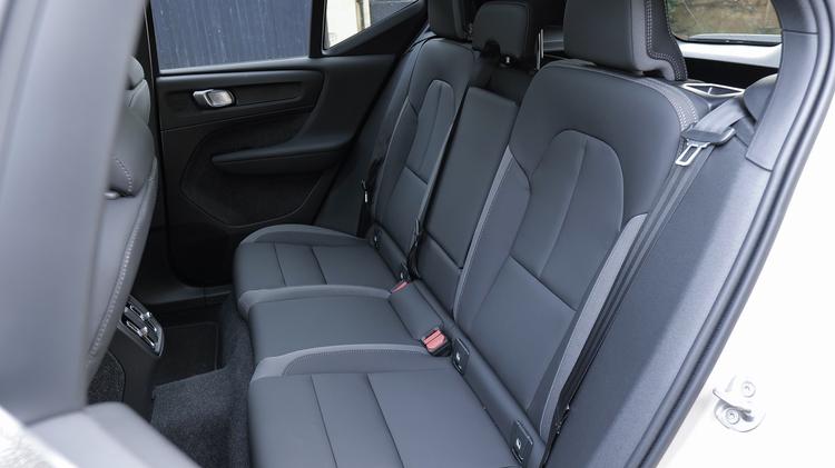 VOLVO EX40 ESTATE 185kW Extended Range Plus 82kWh 5dr Auto
